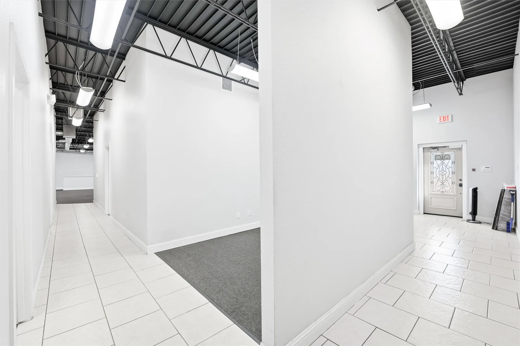 1301 E Weatherford Street photograph 16