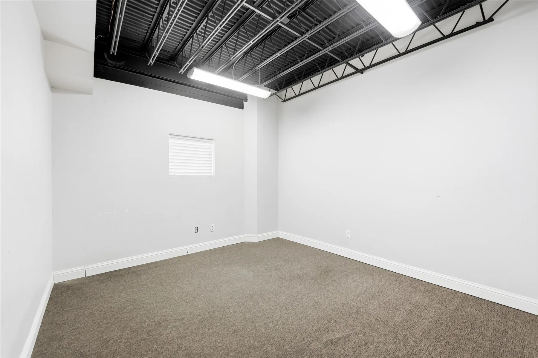 1301 E Weatherford Street photograph 29